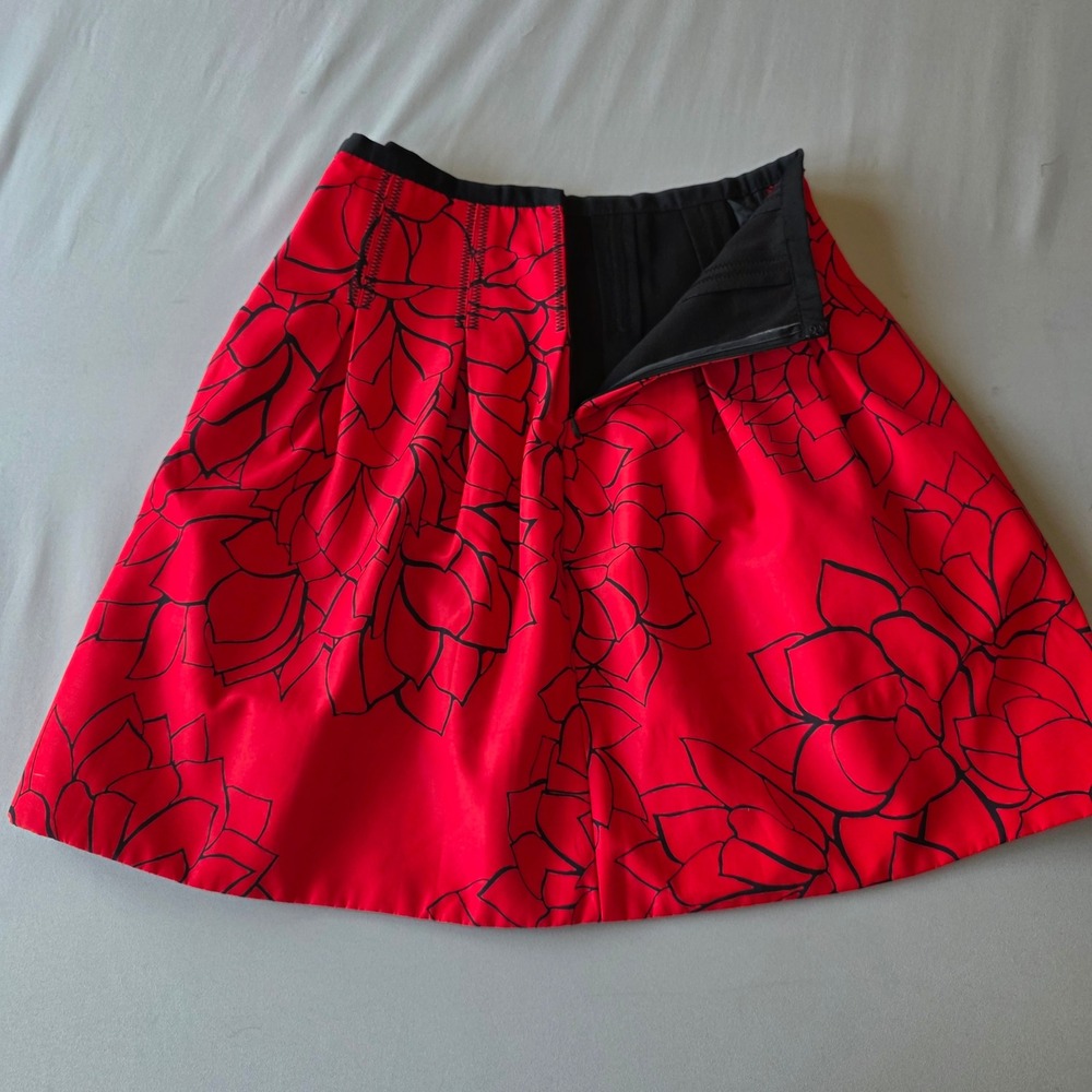 GAP Womens Red Floral Pleated Skirt Size 0 Black Accent Career Party - Picture 3 of 9